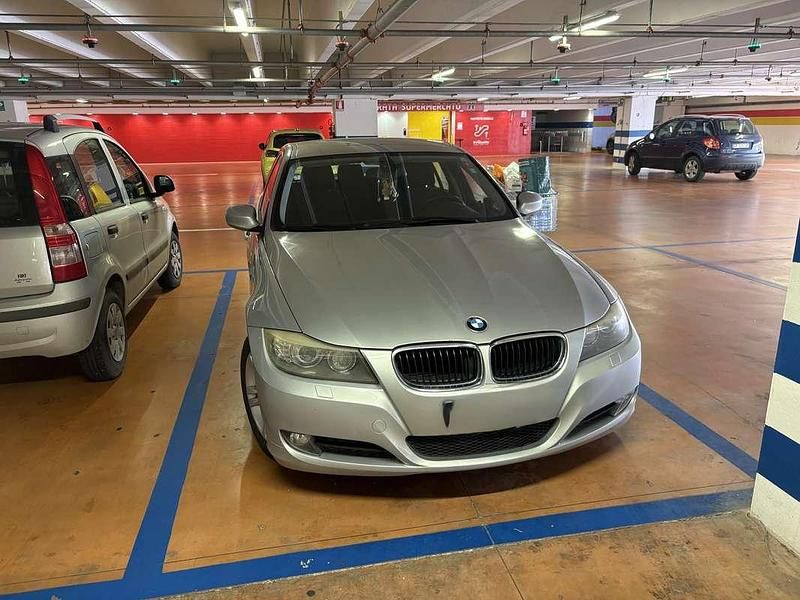 Usata BMW 318 143 CV (105 kW) 2010 Grigio Station wagon