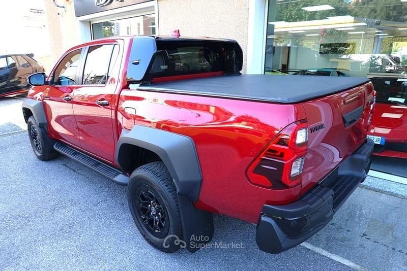 Nuova Toyota HiLux Sport 204 CV (150 kW) 2025 Rosso metallizzato Pick-up