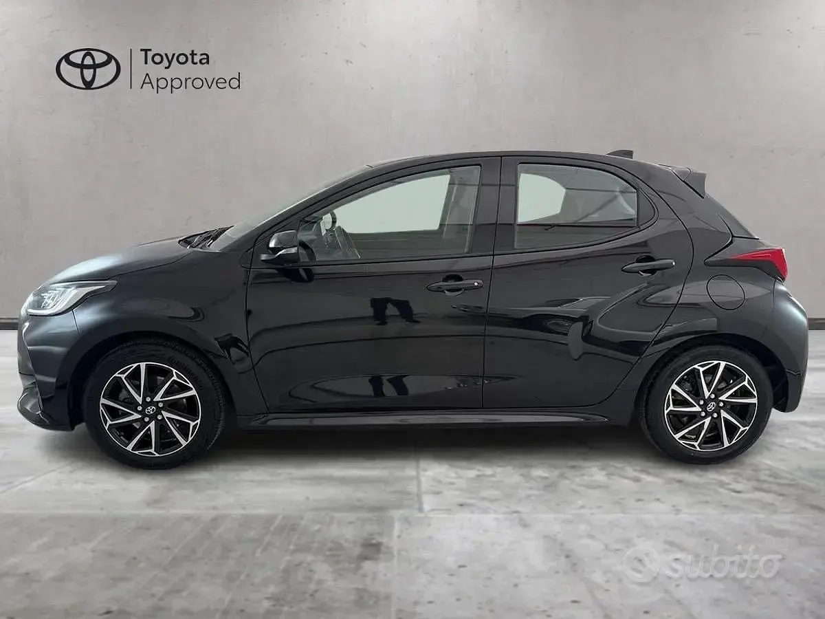 Usata Toyota Yaris Hybrid Trend 92 CV (67 kW) 2023 Nero Berlina