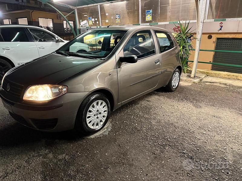 Usata Fiat Punto 75 CV (55 kW) 2007 Marrone Utilitaria