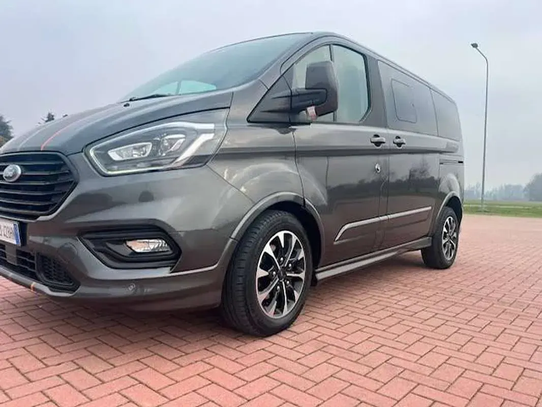 Usata Ford Tourneo Custom Sport 185 CV (136 kW) 2022 Grigio Furgone