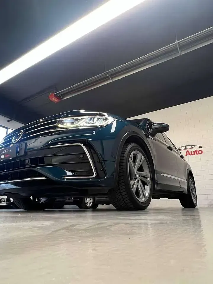 Usata VW Tiguan R-line 150 CV (110 kW) 2021 Nightshade blue SUV