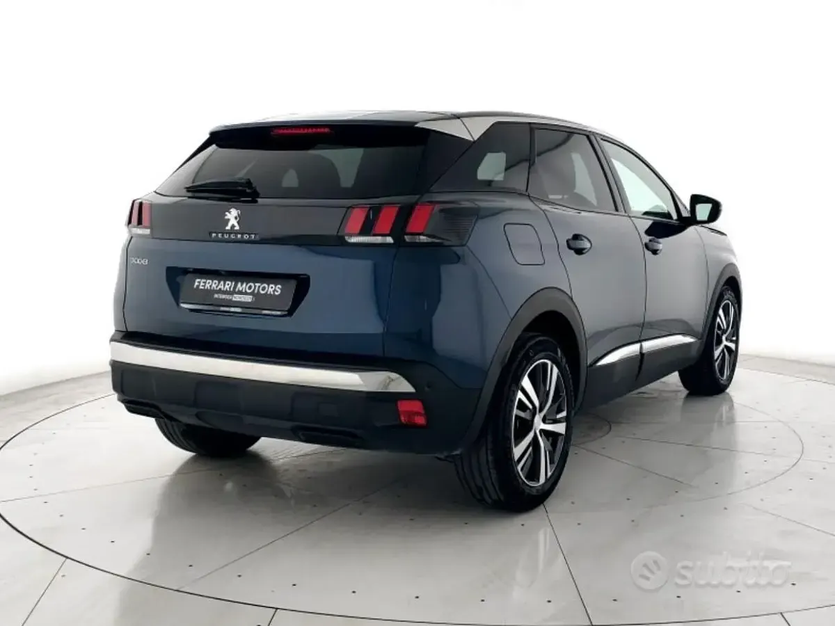 Usata Peugeot 3008 Allure 131 CV (96 kW) 2023 Blu met SUV
