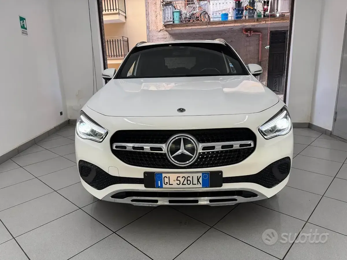 Usata Mercedes GLA200 150 CV (110 kW) 2023 Bianco SUV