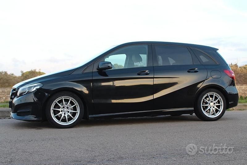 Usata Mercedes B180 109 CV (80 kW) 2017 Nero Monovolume