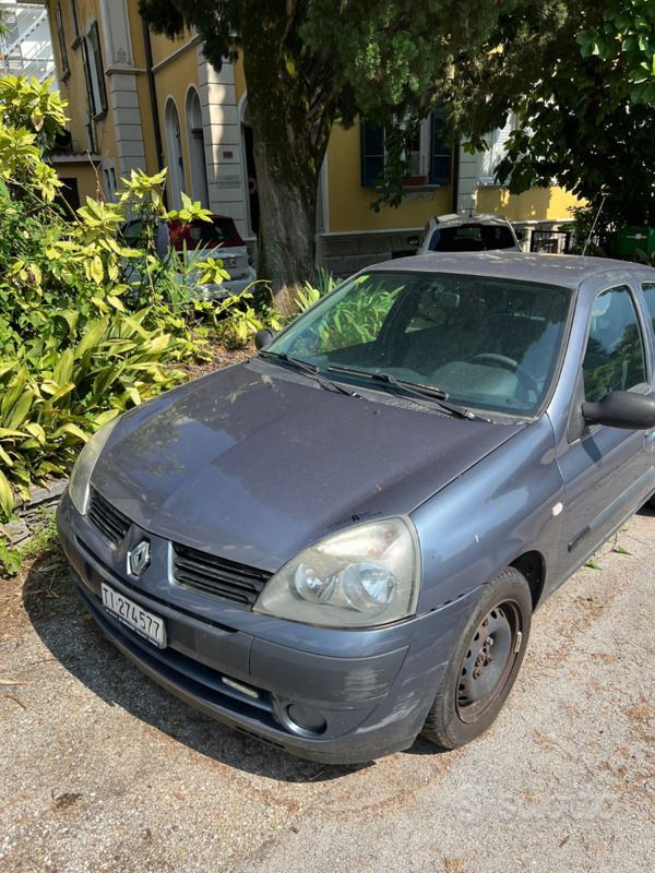Grigio Usata 2006 Renault Clio II Utilitaria | 2000 € (Ottimo prezzo) - Immagine 1/4