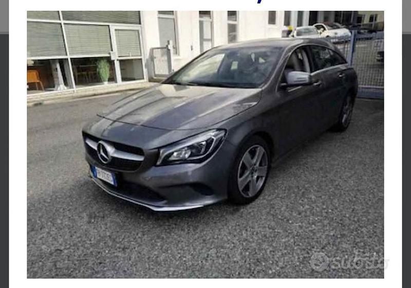 Grigio Usata 2018 Mercedes CLA180 Tre volumi | 15.900 € - Immagine 1/4