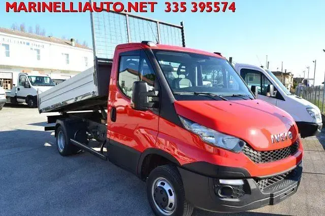 Usata Iveco Daily 130 CV (95 kW) 2015 Rosso Cabrio