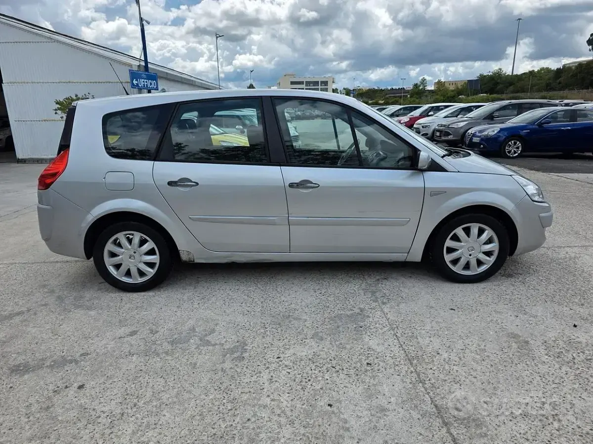 Usata Renault Grand Scénic II 130 CV (95 kW) 2007 Grigio Monovolume