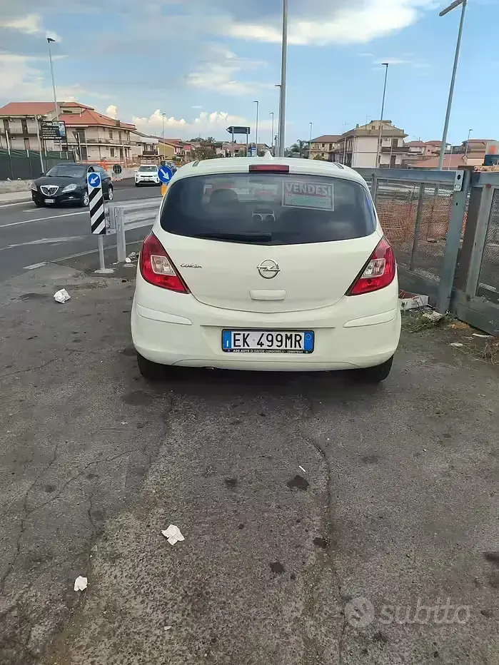 Usata Opel Corsa 80 CV (58 kW) 2011 Utilitaria