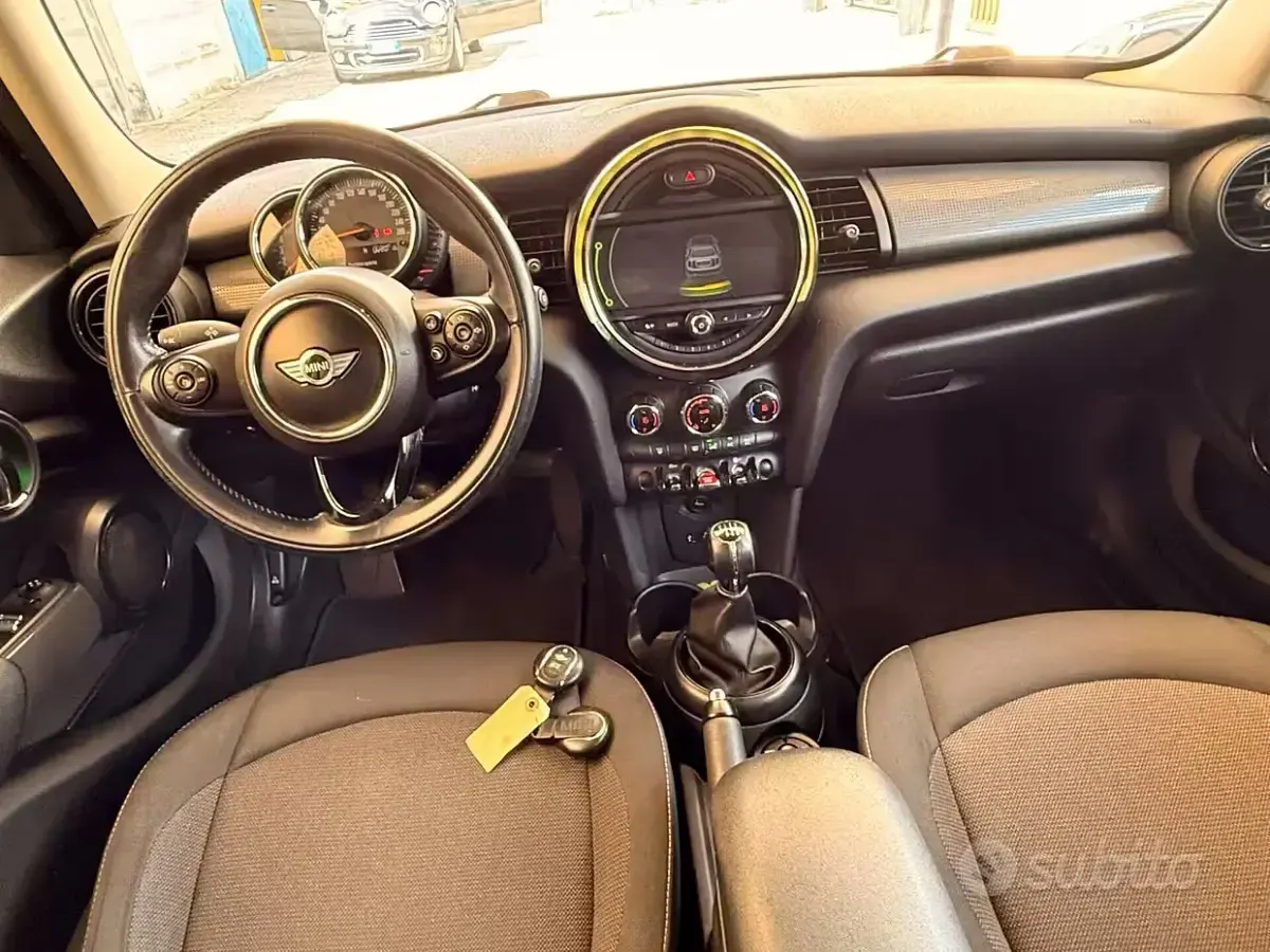 Usata Mini Cooper D 116 CV (85 kW) 2016 Rosso Utilitaria