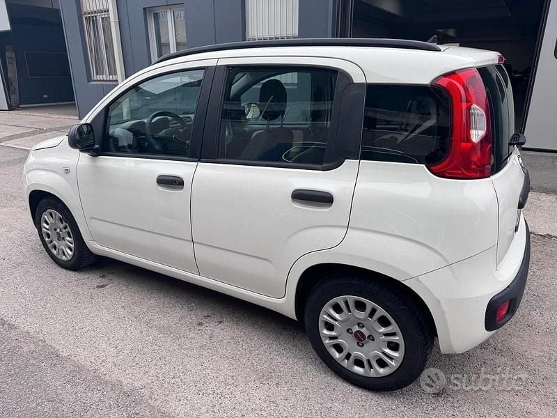 Usata Fiat Panda Lounge 69 CV (50 kW) 2012 Bianco Utilitaria