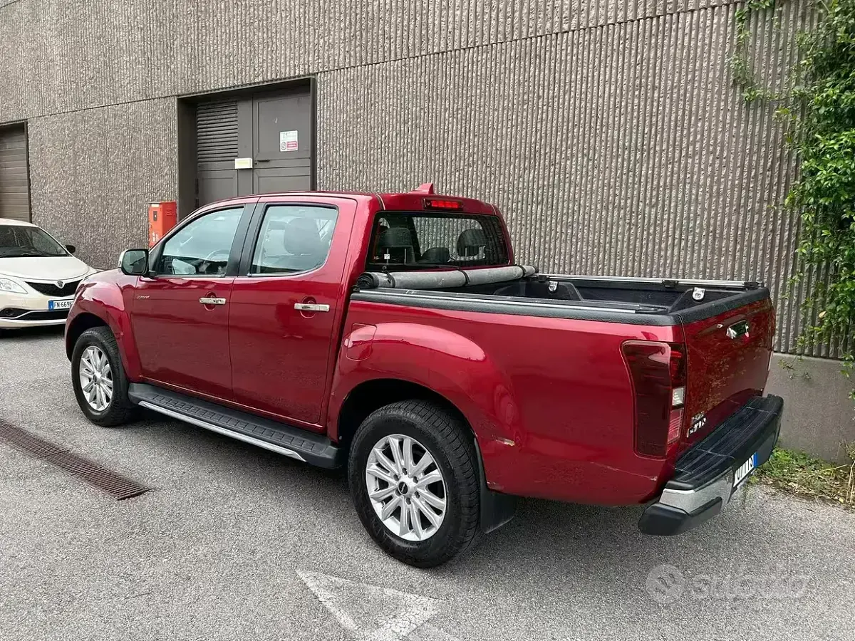Usata Isuzu D-Max 163 CV (119 kW) 2020 Rosso Pick-up