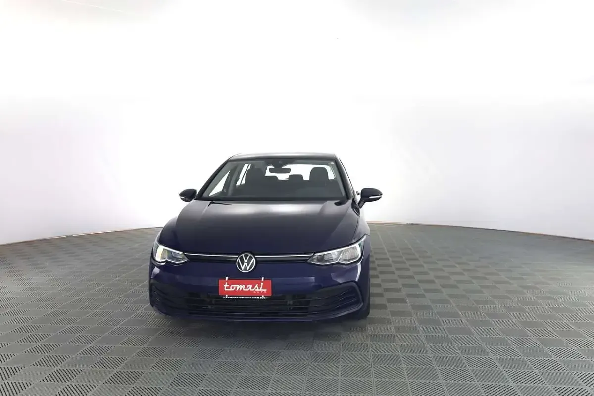 Usata VW Golf VIII Life 110 CV (80 kW) 2023 Atlantic blue Berlina