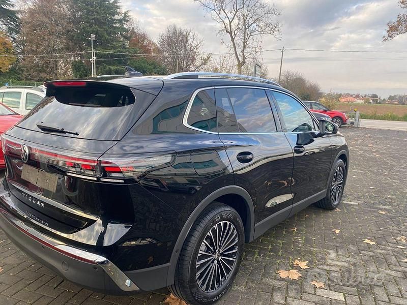 Usata VW Tiguan Elegance 150 CV (110 kW) 2025 Grenadill black SUV