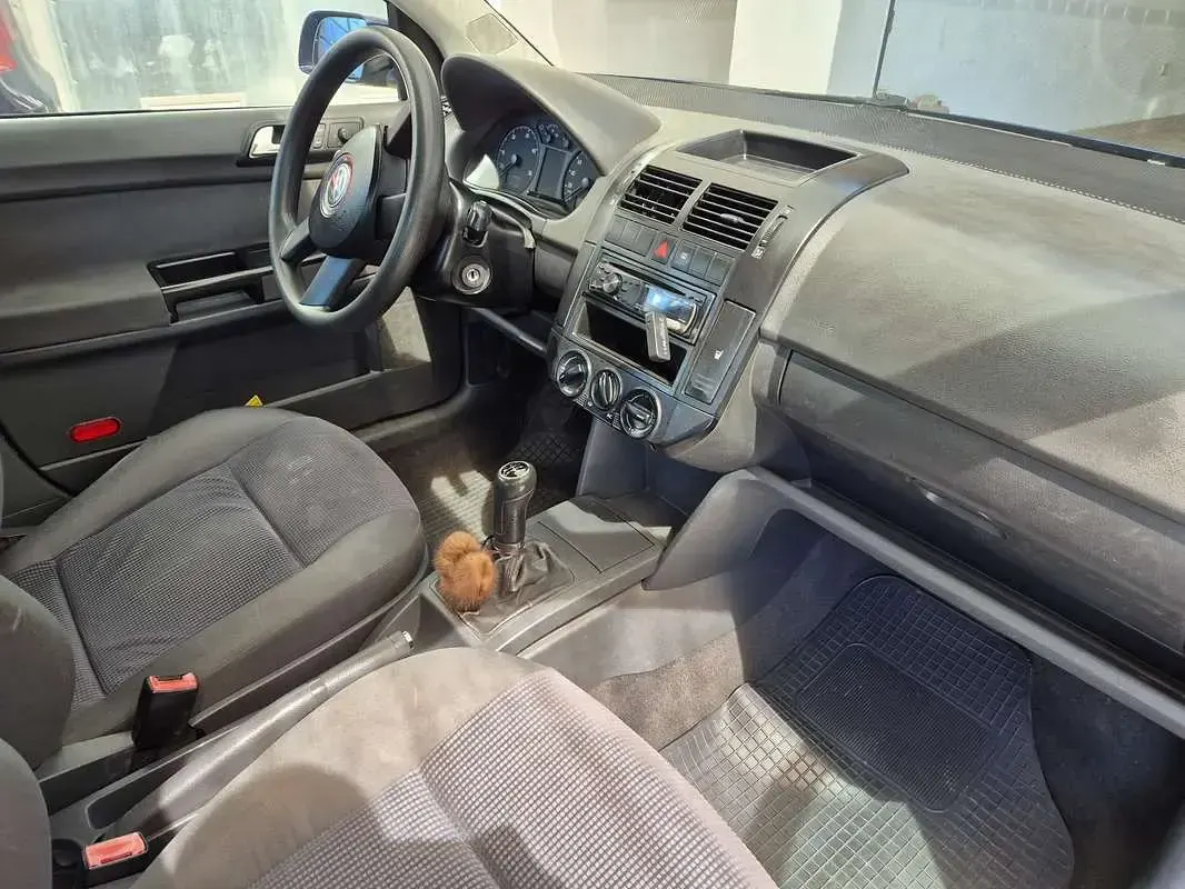 Usata VW Polo Comfortline 75 CV (55 kW) 2004 Blu/azzurro Utilitaria