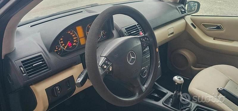 Usata Mercedes A180 Elegance 2005 Blu Monovolume