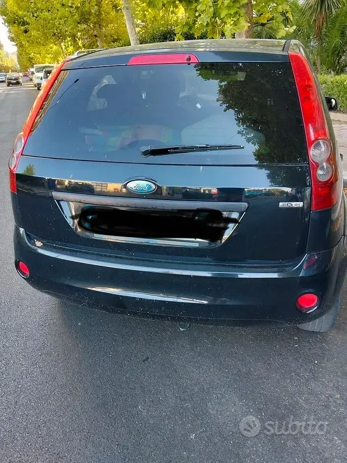 Usata Ford Fiesta 73 CV (53 kW) 2008 Nero Utilitaria