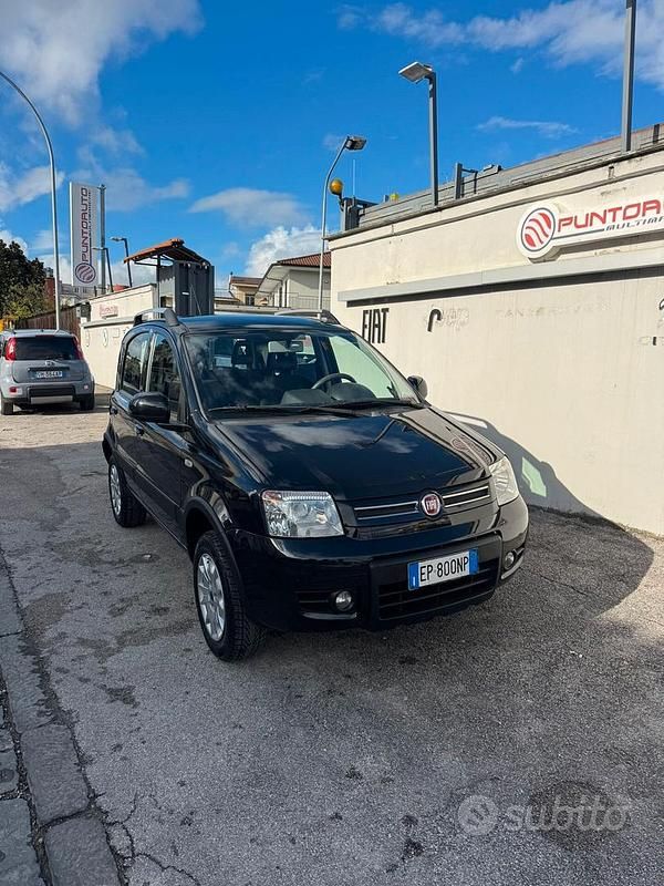 Usata Fiat Panda 4x4 Climbing 69 CV (50 kW) 2012 Nero Utilitaria