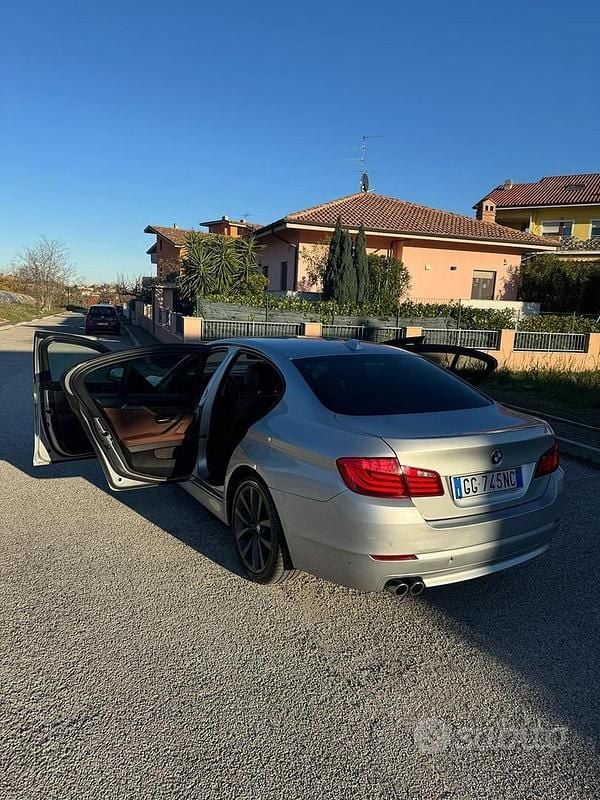 Usata BMW 530 258 CV (189 kW) 2011 Grigio Berlina