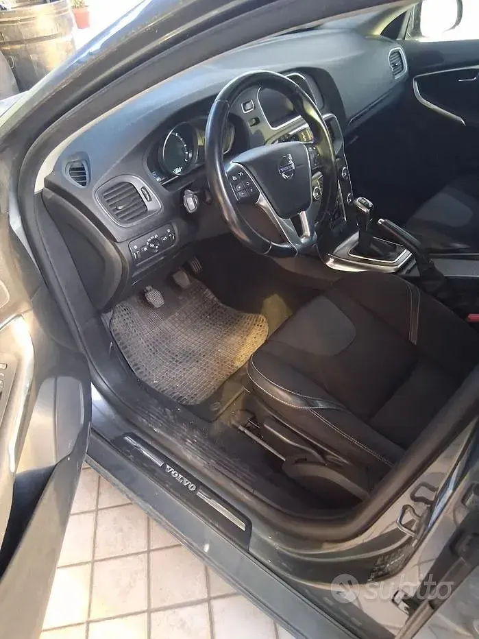 Usata Volvo V40 150 CV (110 kW) 2015 Berlina