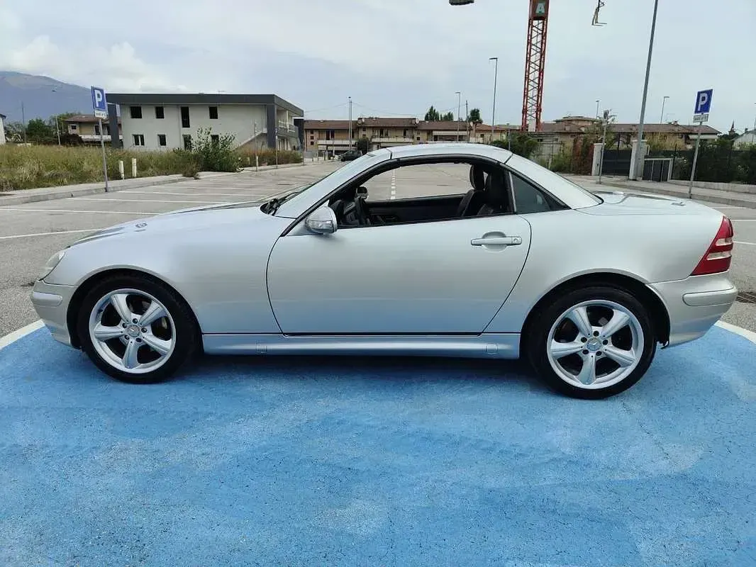 Usata Mercedes SLK320 218 CV (160 kW) 2003 Argento Cabrio
