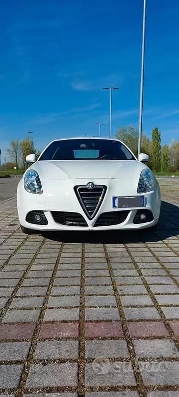 Usata Alfa Romeo Giulietta Distinctive 105 CV (77 kW) 2013 Bianco Utilitaria