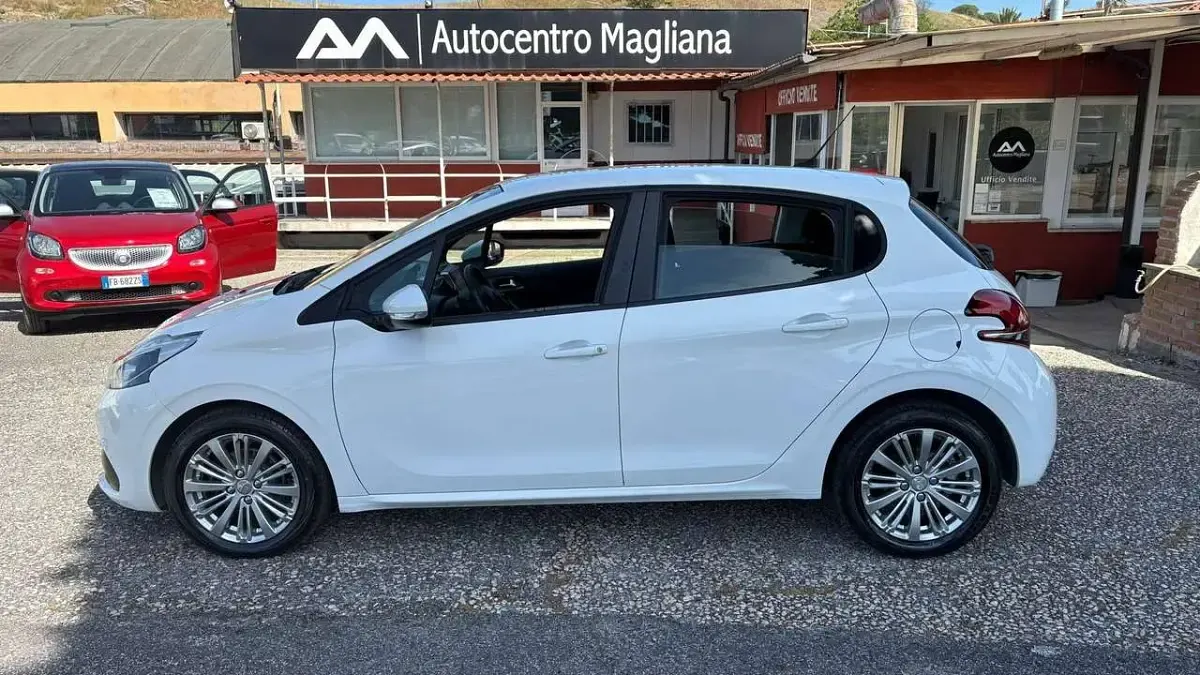 Usata Peugeot 208 Allure 102 CV (75 kW) 2019 Bianco Utilitaria