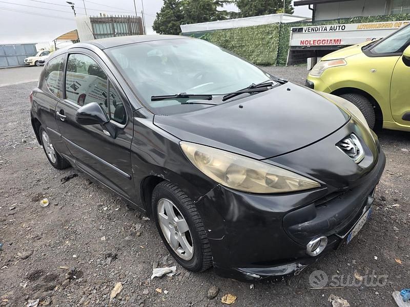 Usata Peugeot 207 110 CV (80 kW) 2006 Nero Utilitaria