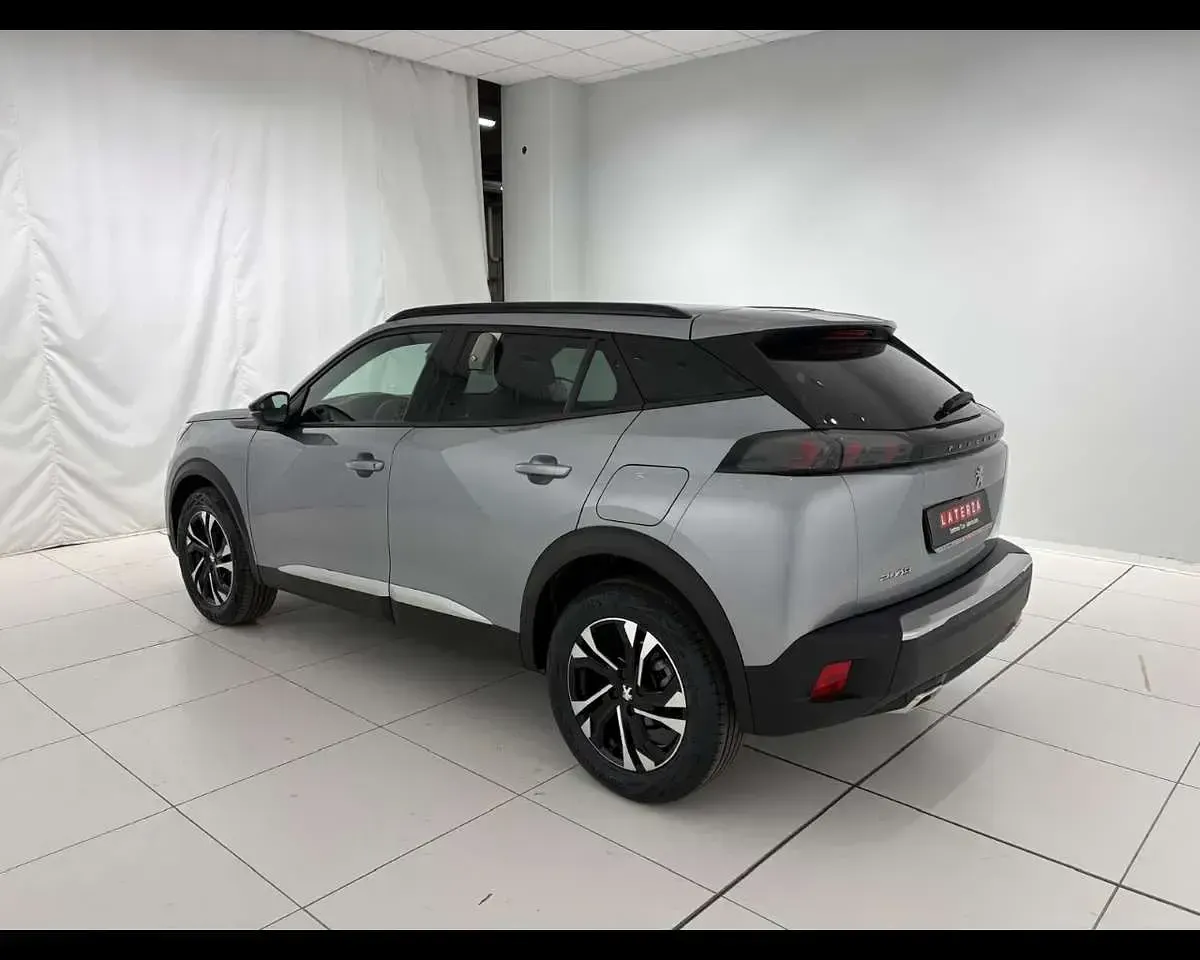 Usata Peugeot 2008 Allure 131 CV (96 kW) 2023 Grigio artense SUV