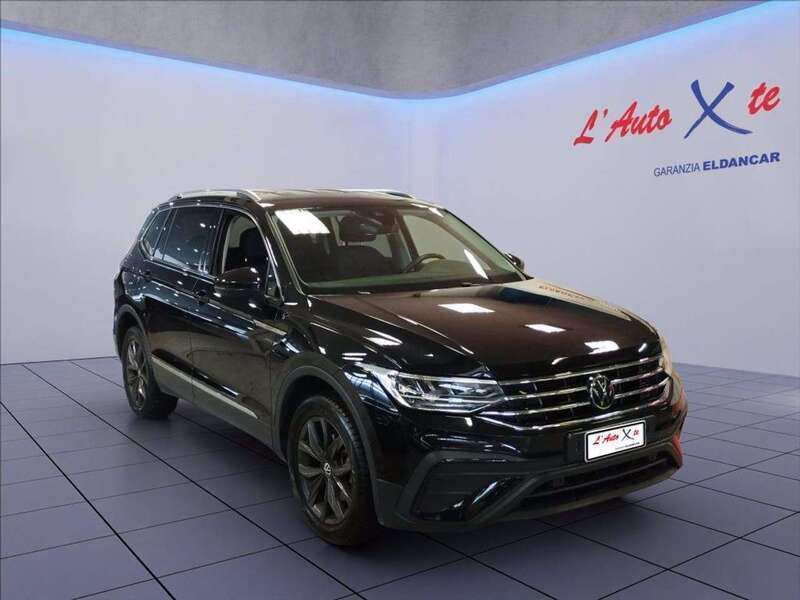 Nero metallizzato Usata 2022 VW Tiguan Allspace R-line SUV | 28.400 € (Buon prezzo) - Immagine 1/3
