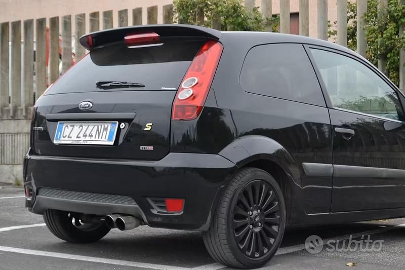 Usata Ford Fiesta S 90 CV (66 kW) 2006 Nero Utilitaria