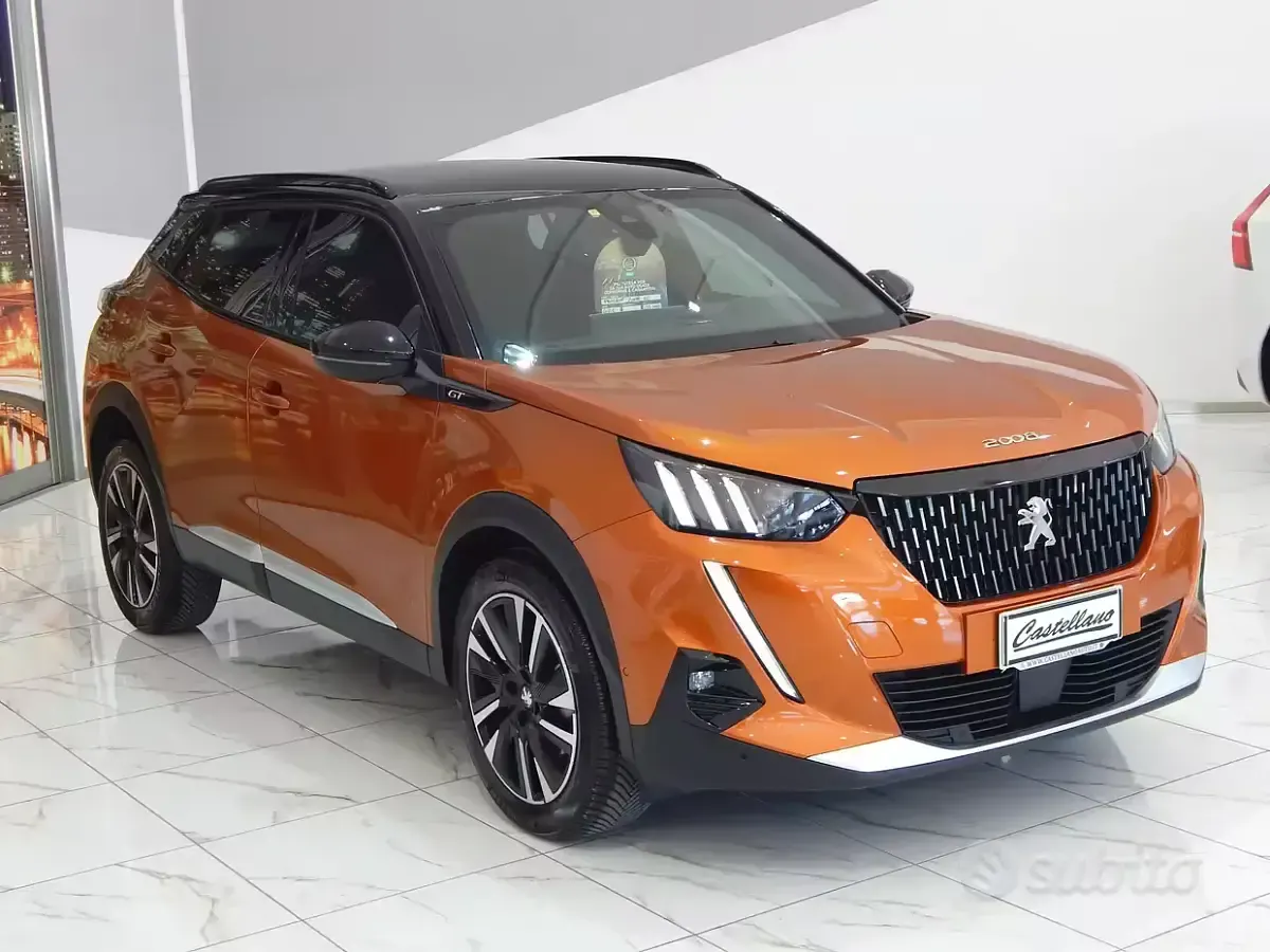 Usata Peugeot 2008 GT 131 CV (96 kW) 2021 Arancione SUV