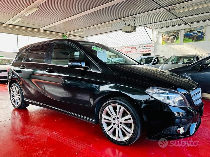 Usata Mercedes B200 Premium 136 CV (100 kW) 2013 Nero Utilitaria