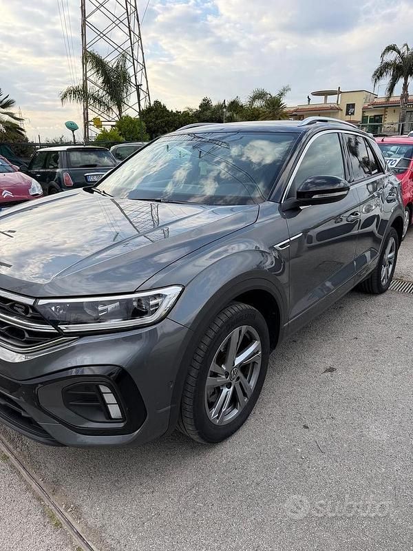 Usata VW T-Roc R-line 149 CV (109 kW) 2022 Grigio SUV