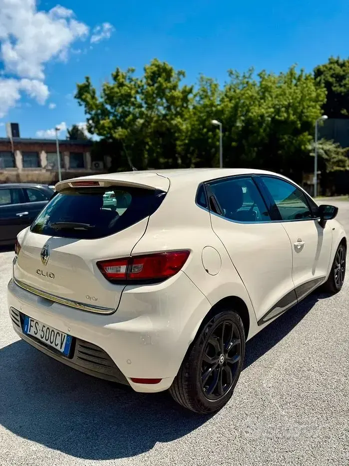 Usata Renault Clio IV 90 CV (66 kW) 2018 Giallo Berlina