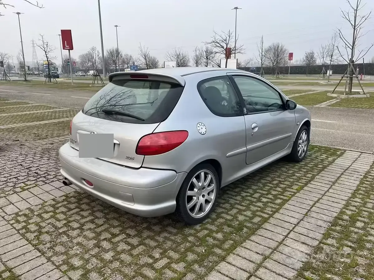 Usata Peugeot 206 GT 135 CV (99 kW) 1999 Utilitaria