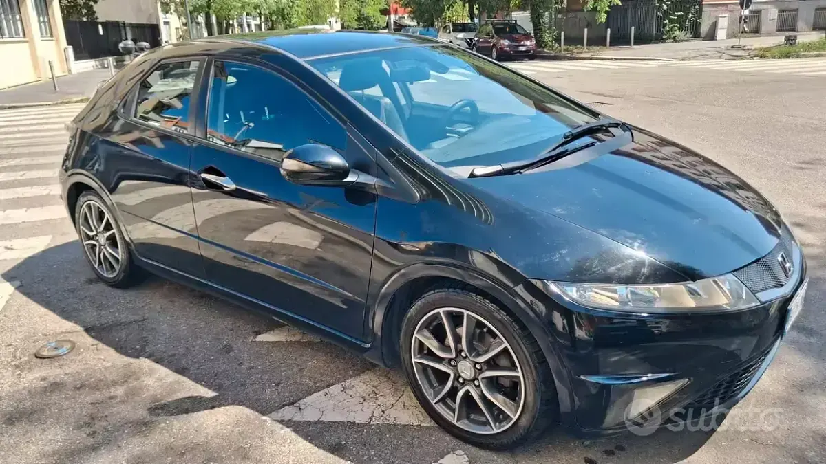 Usata Honda Civic Exclusive 140 CV (102 kW) 2011 Nero Berlina