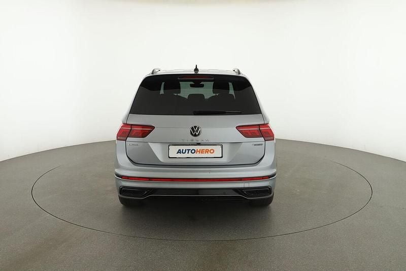 Usata VW Tiguan R-line 200 CV (147 kW) 2022 Argento SUV