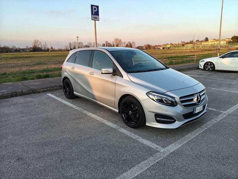 Usata Mercedes B200 Executive 136 CV (100 kW) 2018 Grigio Utilitaria