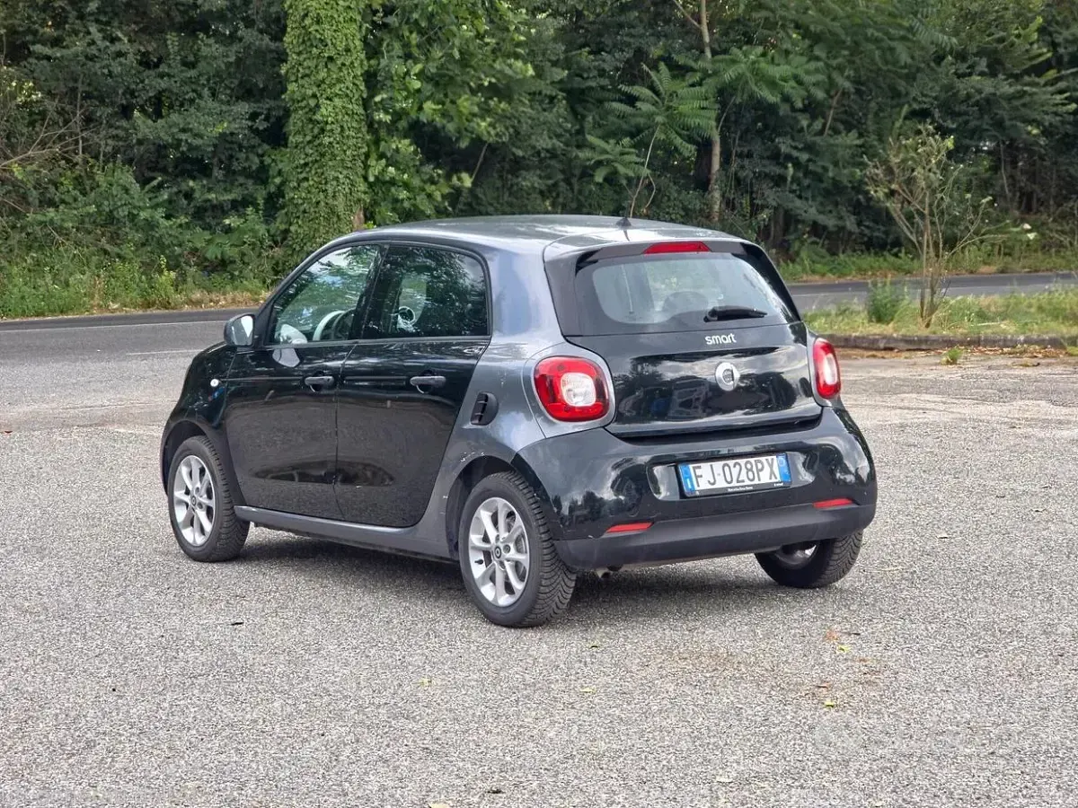 Usata Smart ForFour Prime 71 CV (52 kW) 2017 Nero Utilitaria