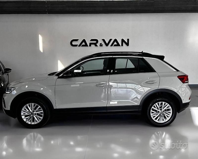Usata VW T-Roc Life 110 CV (80 kW) 2024 Nero SUV