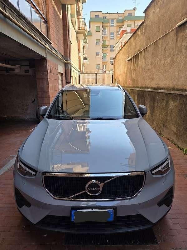 Usata Volvo XC40 Core 163 CV (119 kW) 2024 Grigio SUV