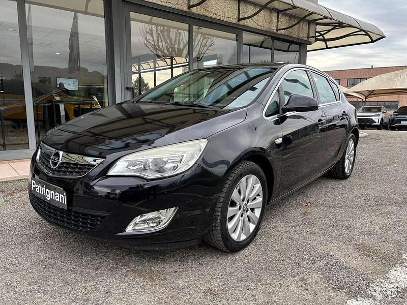Usata Opel Astra Cosmo 125 CV (91 kW) 2010 Nero metallizzato Berlina