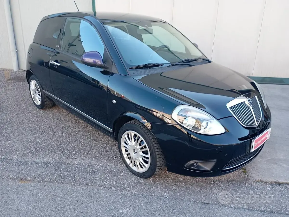 Usata Lancia Ypsilon 60 CV (44 kW) 2007 Nero Utilitaria