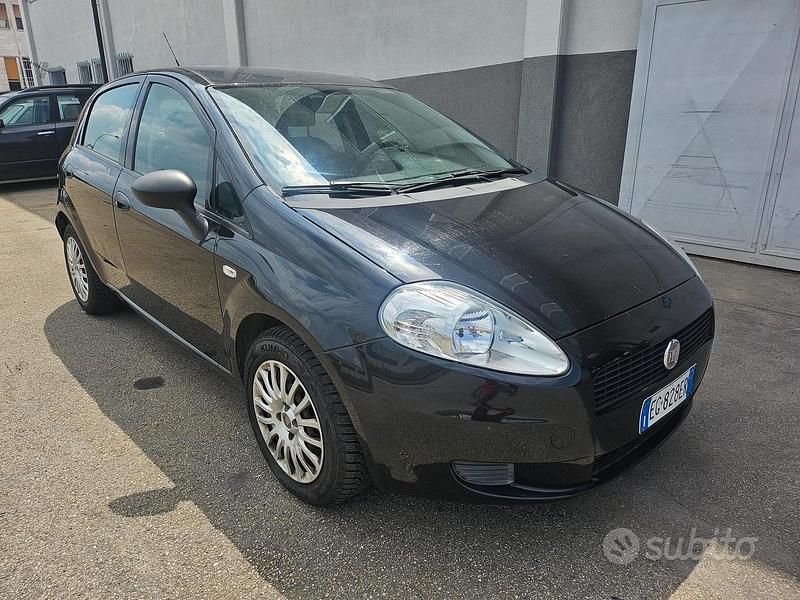 Nero Usata 2010 Fiat Grande Punto Due volumi | 1999 € (Super prezzo) - Immagine 1/4