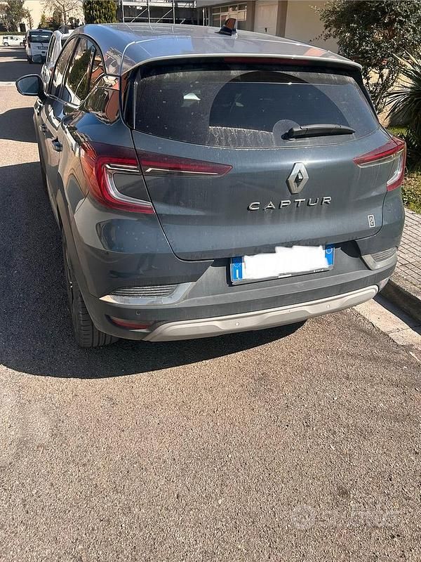 Usata Renault Captur 100 CV (73 kW) 2023 Blu SUV