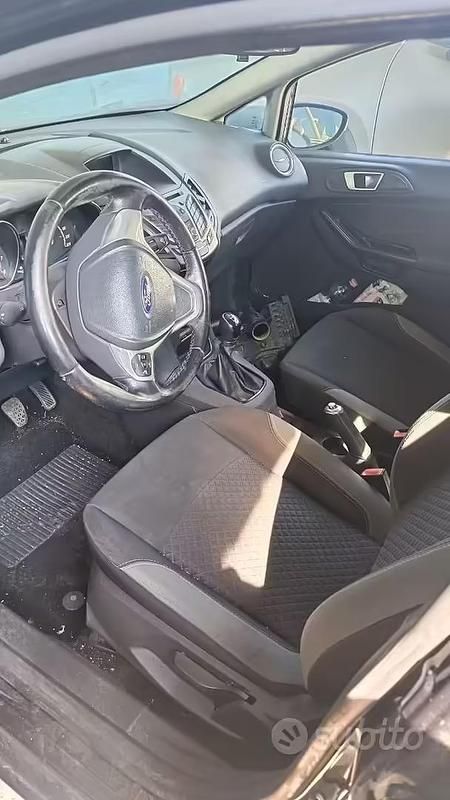 Usata Ford Fiesta 100 CV (73 kW) 2017 Utilitaria
