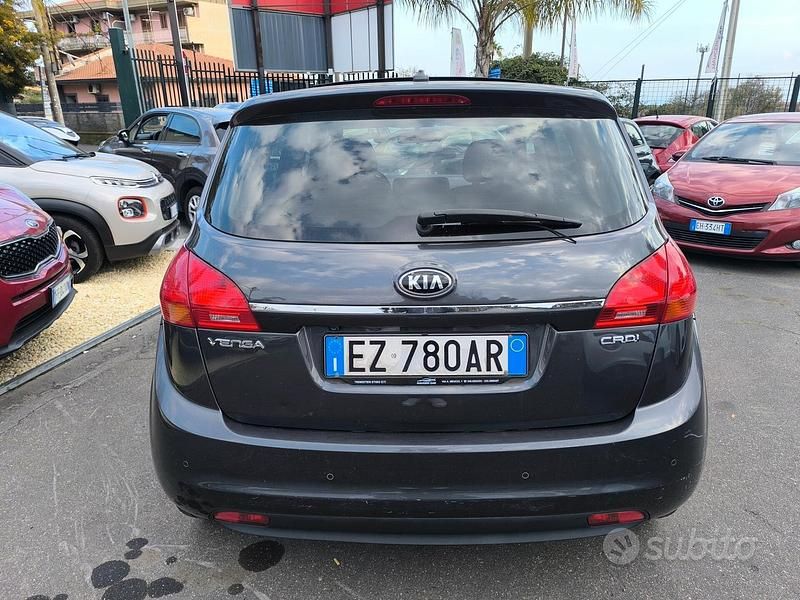 Usata Kia Venga 90 CV (66 kW) 2015 Grigio Utilitaria