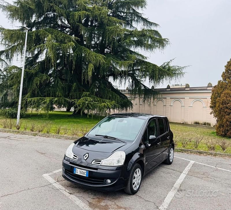 Usata Renault Modus 90 CV (66 kW) 2012 Nero Monovolume